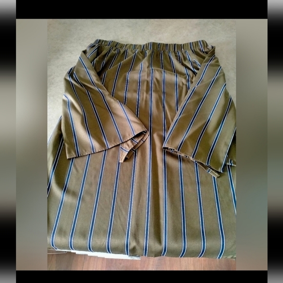 Dresses & Skirts - Off the shoulder dress size 6